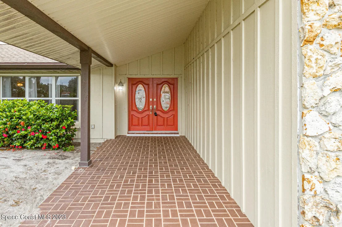 Photo of 536 Solitaire Palm Drive