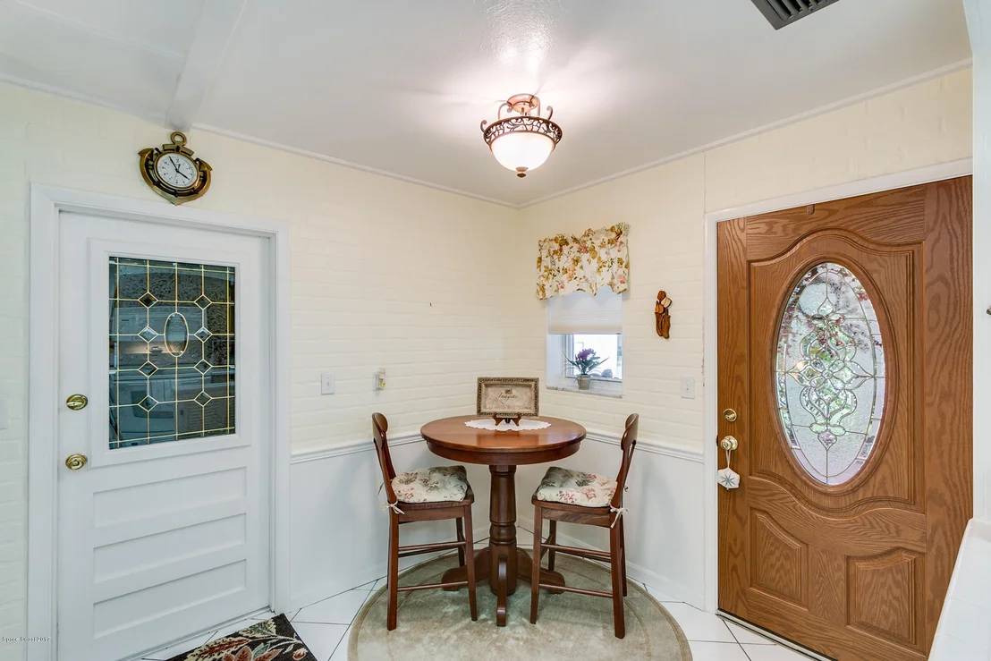Photo of 821 Heron Road