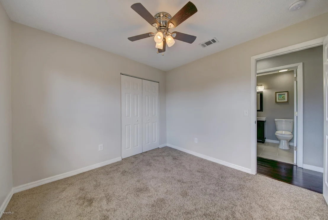 Photo of 1025 Riviera Drive NE