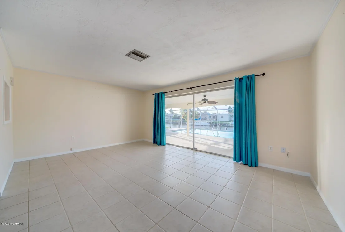 Photo of 433 Cardinal Drive