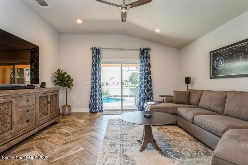 Photo of 960 Shaw Circle