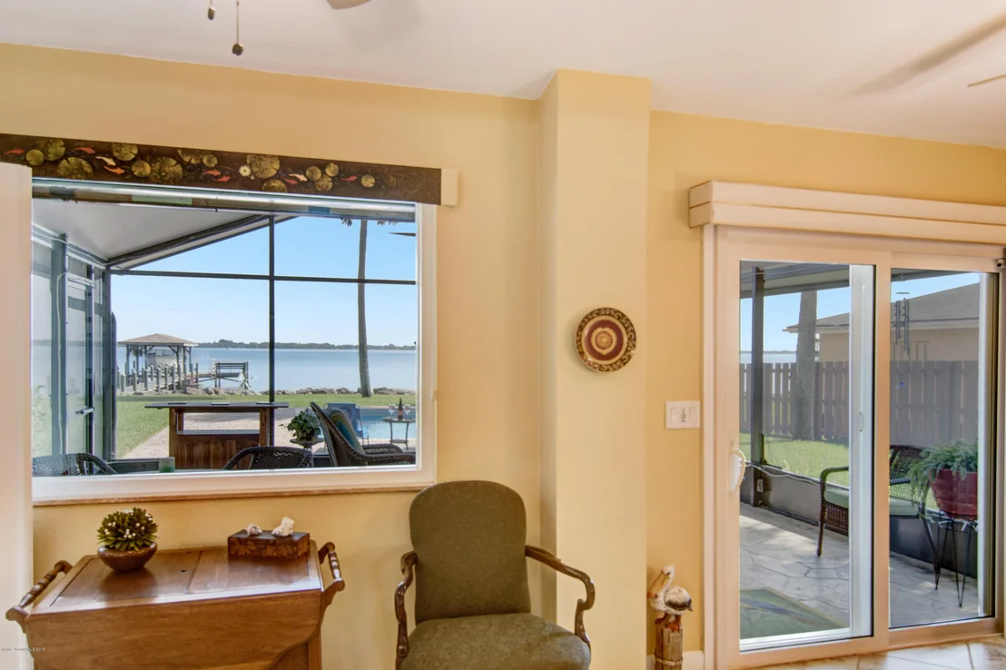 Photo of 3877 Riverside Drive