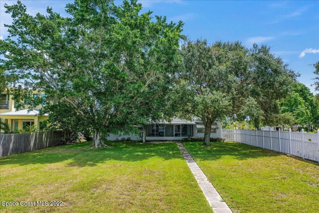 Photo of 300 S Riverside Drive