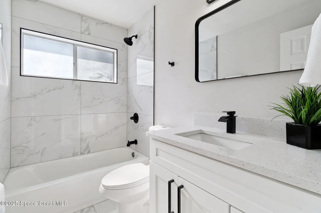 Photo of 1296 Dawn Street NE