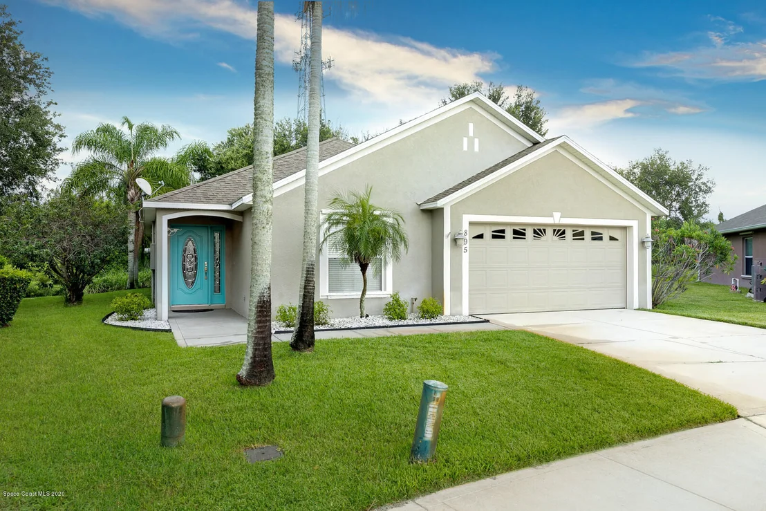 Photo of 895 Villa Drive