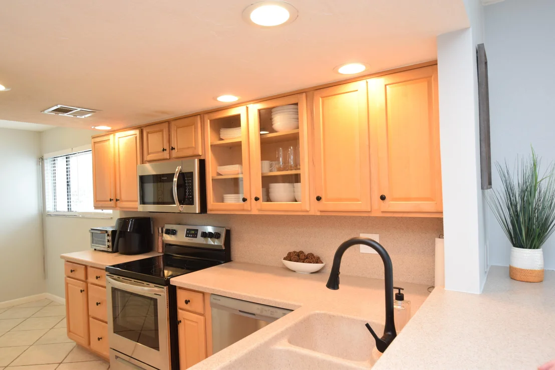 Photo of Unit 301 at 3901 Dixie Highway NE