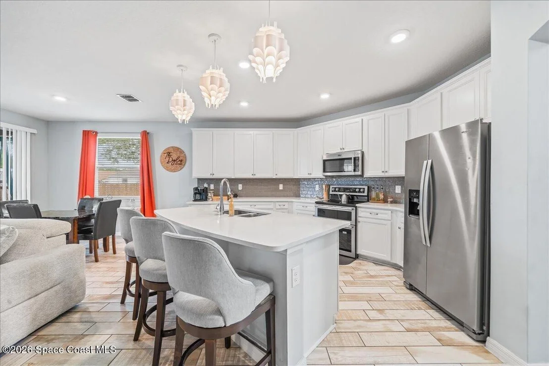 Photo of 800 Lyons Circle NW