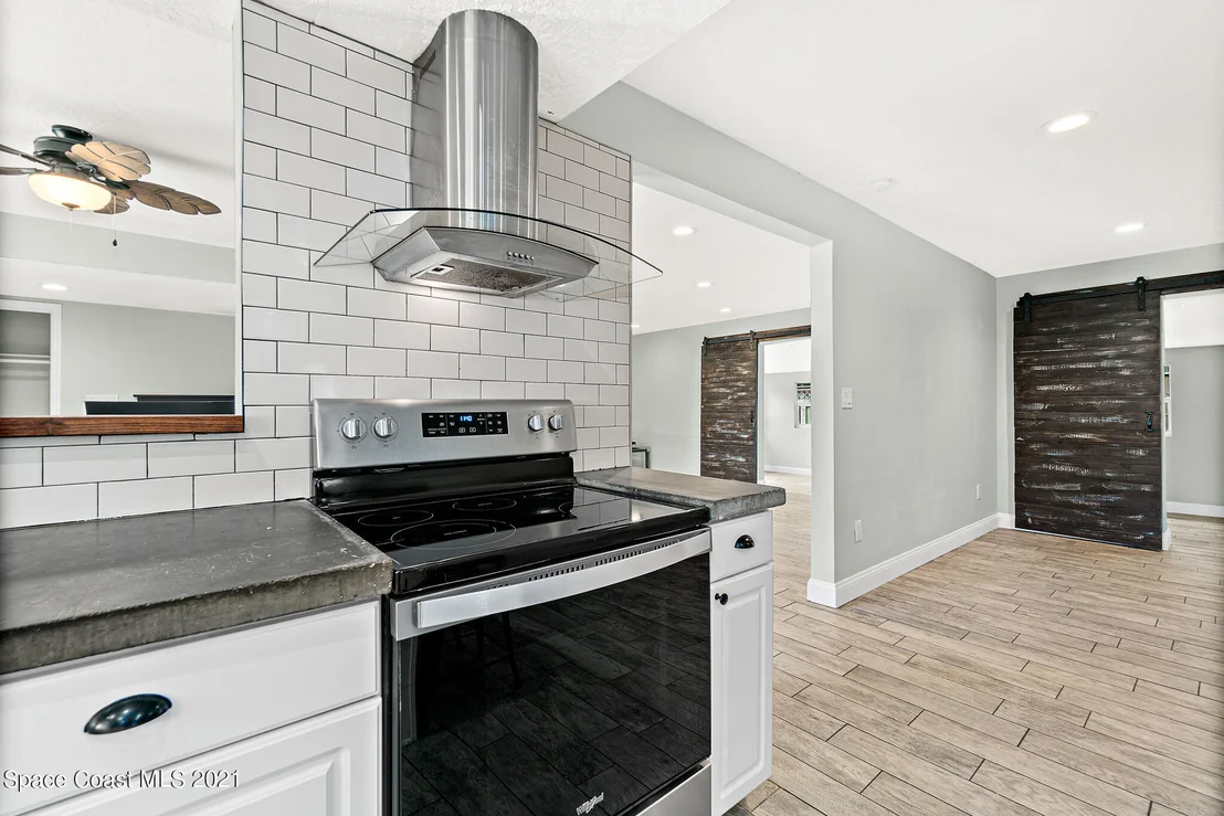 Photo of 555 Bahama Drive