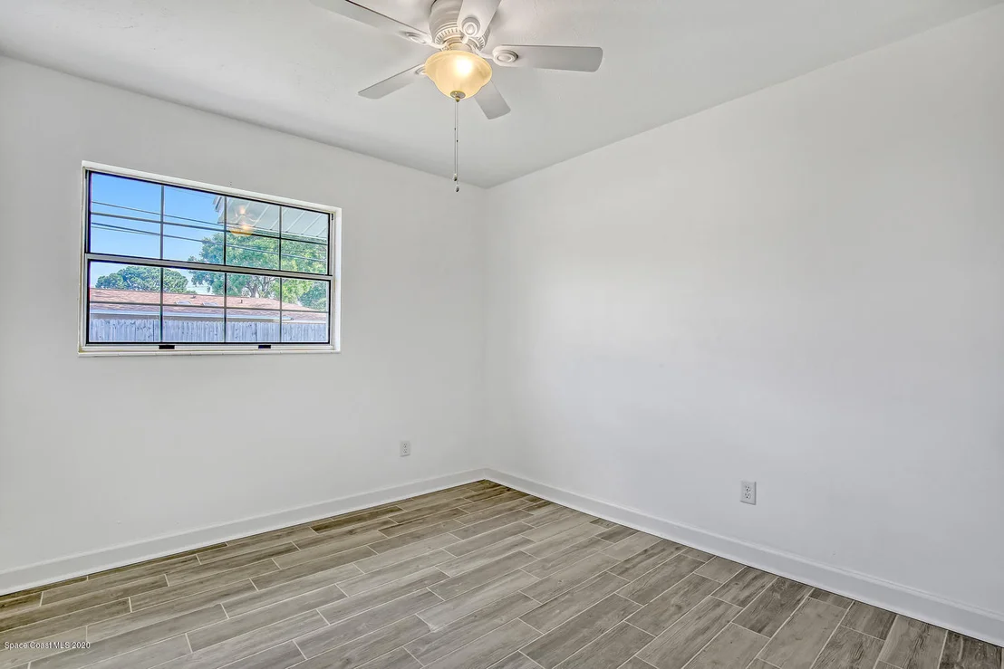 Photo of 984 Beacon Road
