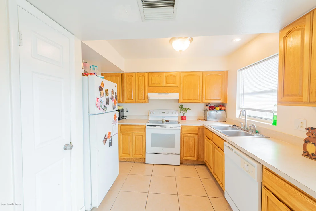 Photo of 3251 Haddon Avenue NE