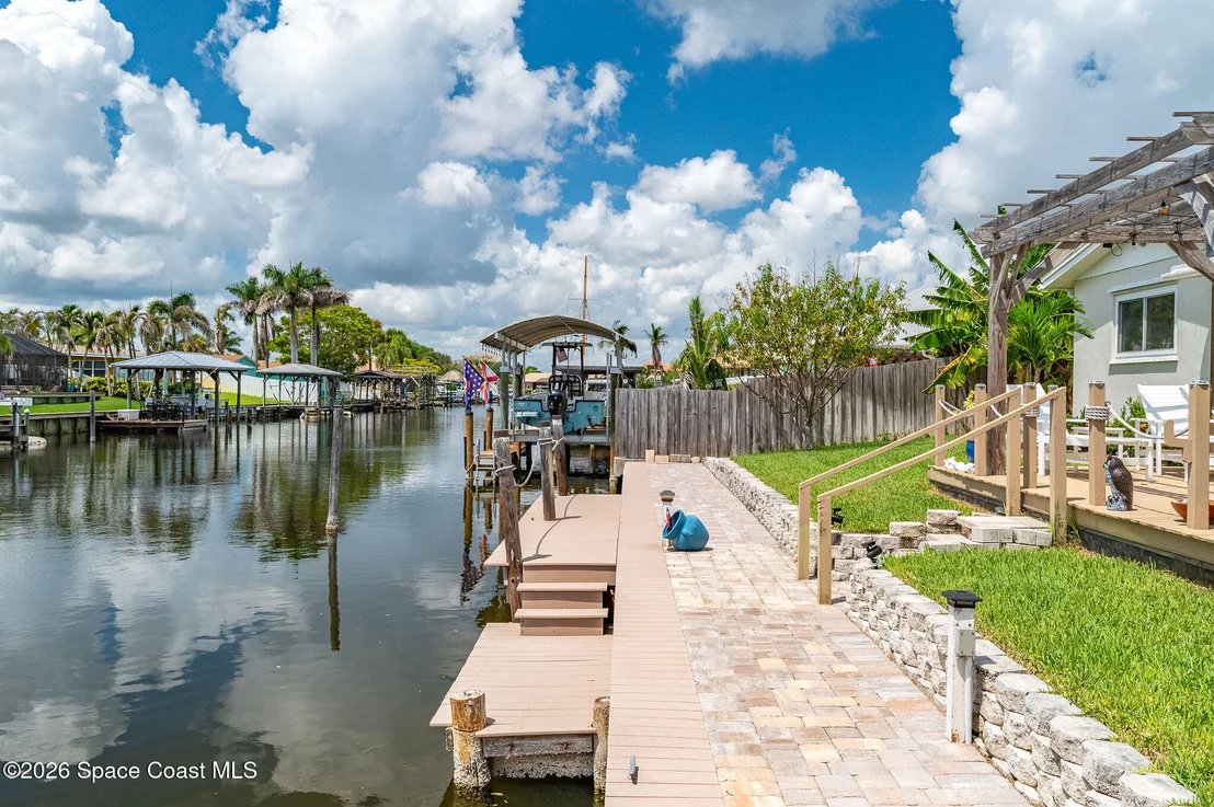 Photo of 452 Cardinal Drive