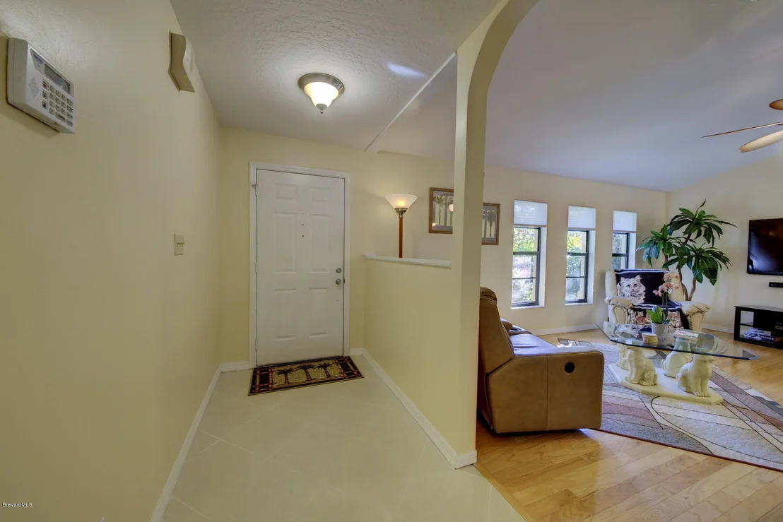 Photo of 1827 S Live Oak Drive