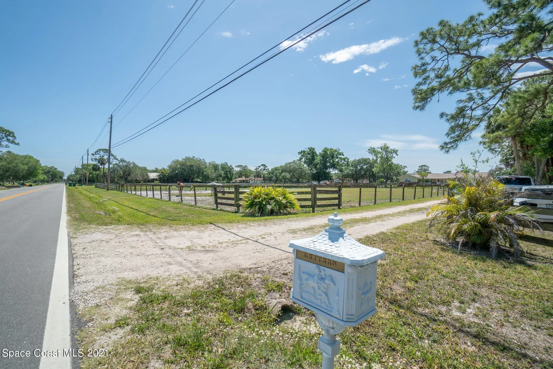 Photo of 3635 Hield Road