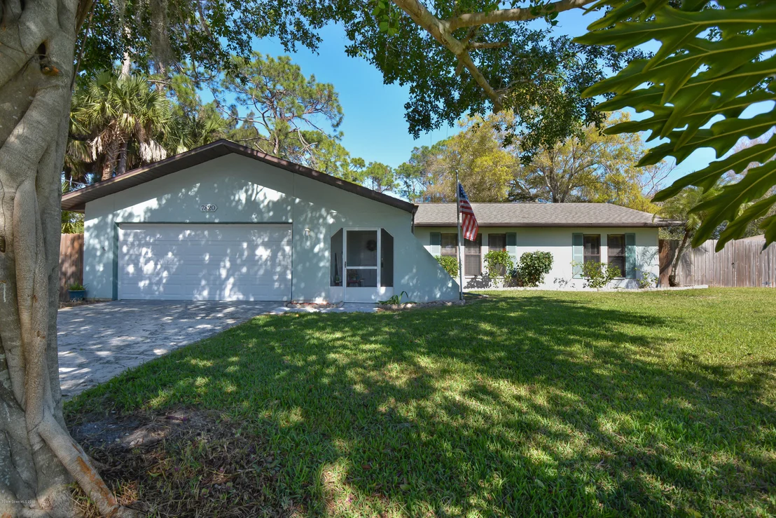 Photo of 7820 Sheridan Road