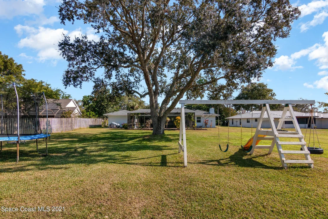 Photo of 1002 Mandarin Drive NE