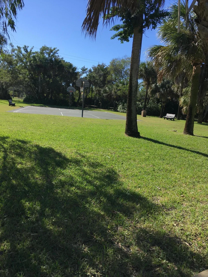 Photo of 905 Magnolia Drive
