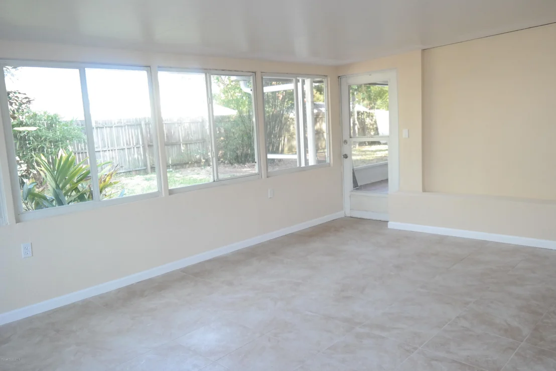 Photo of 984 Kings Post Road
