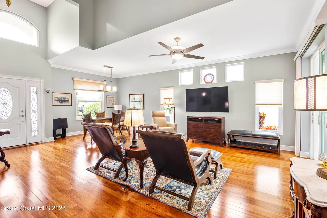 Photo of 1945 Golf Vista Boulevard