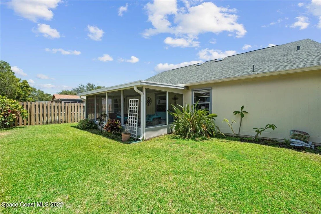 Photo of 100 Oak Lake Road