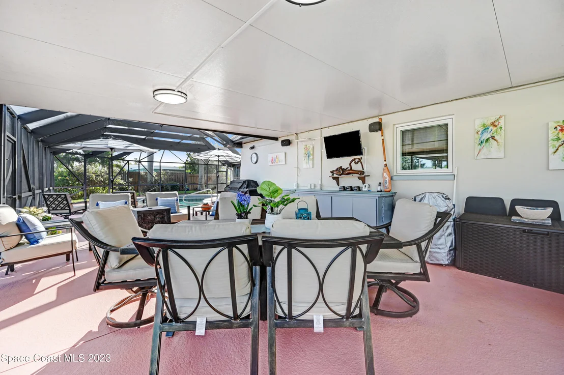 Photo of 405 Thrush Drive