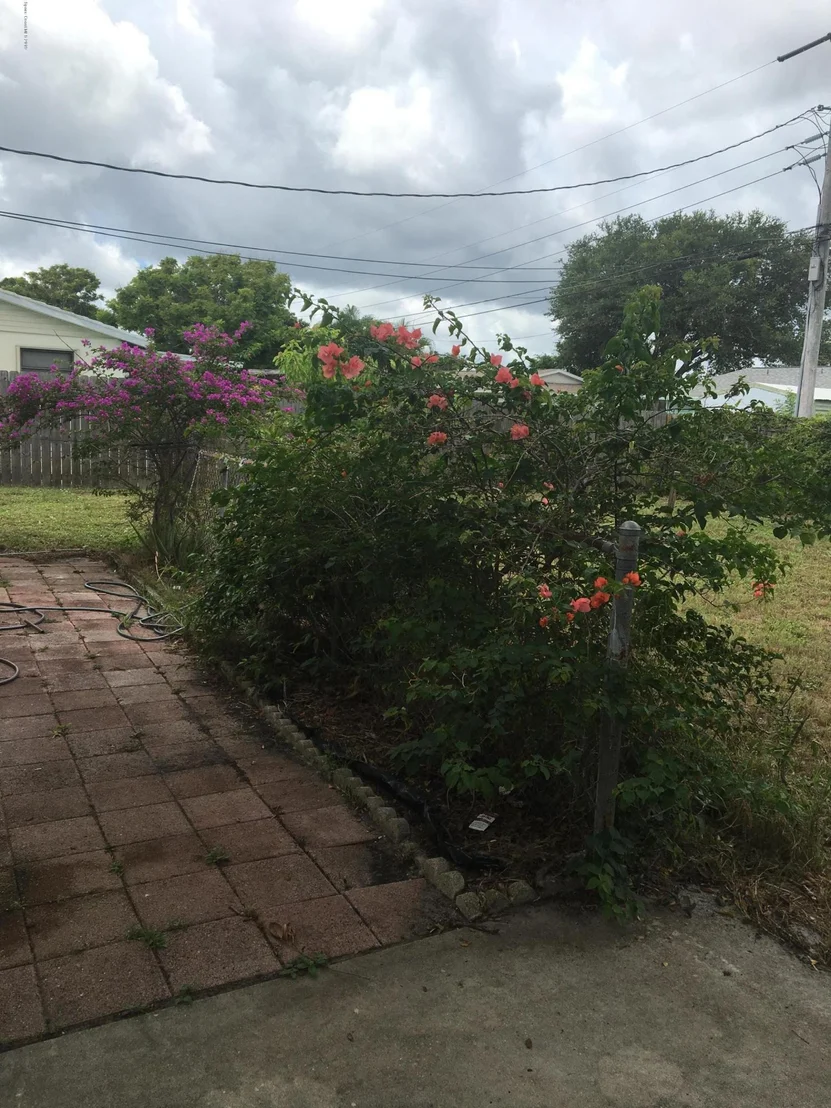 Photo of 1042 Cable Lane NE
