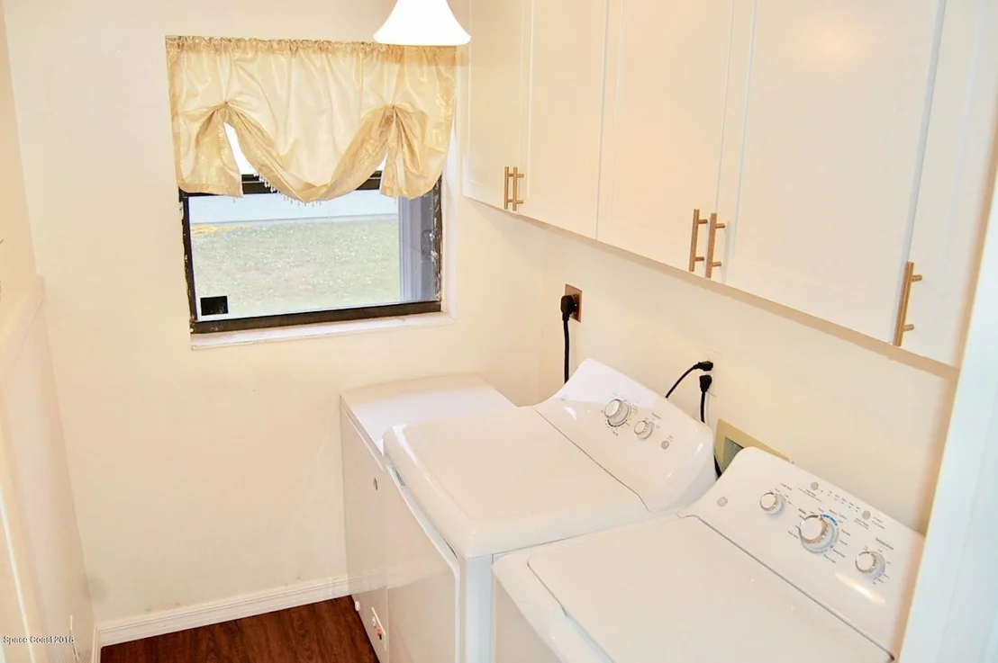 Photo of 1691 Adview Road SE