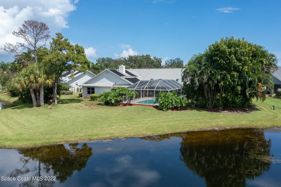 Photo of 686 Rossmoor Circle
