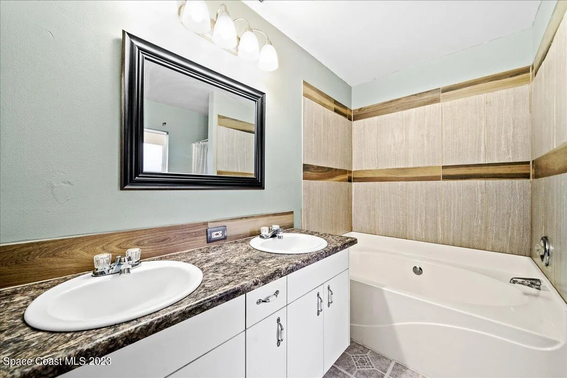 Photo of 545 Arabella Lane