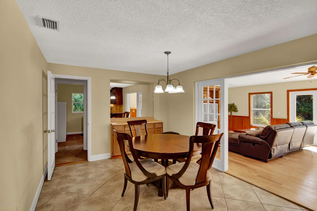 Photo of 413 Sunset Boulevard