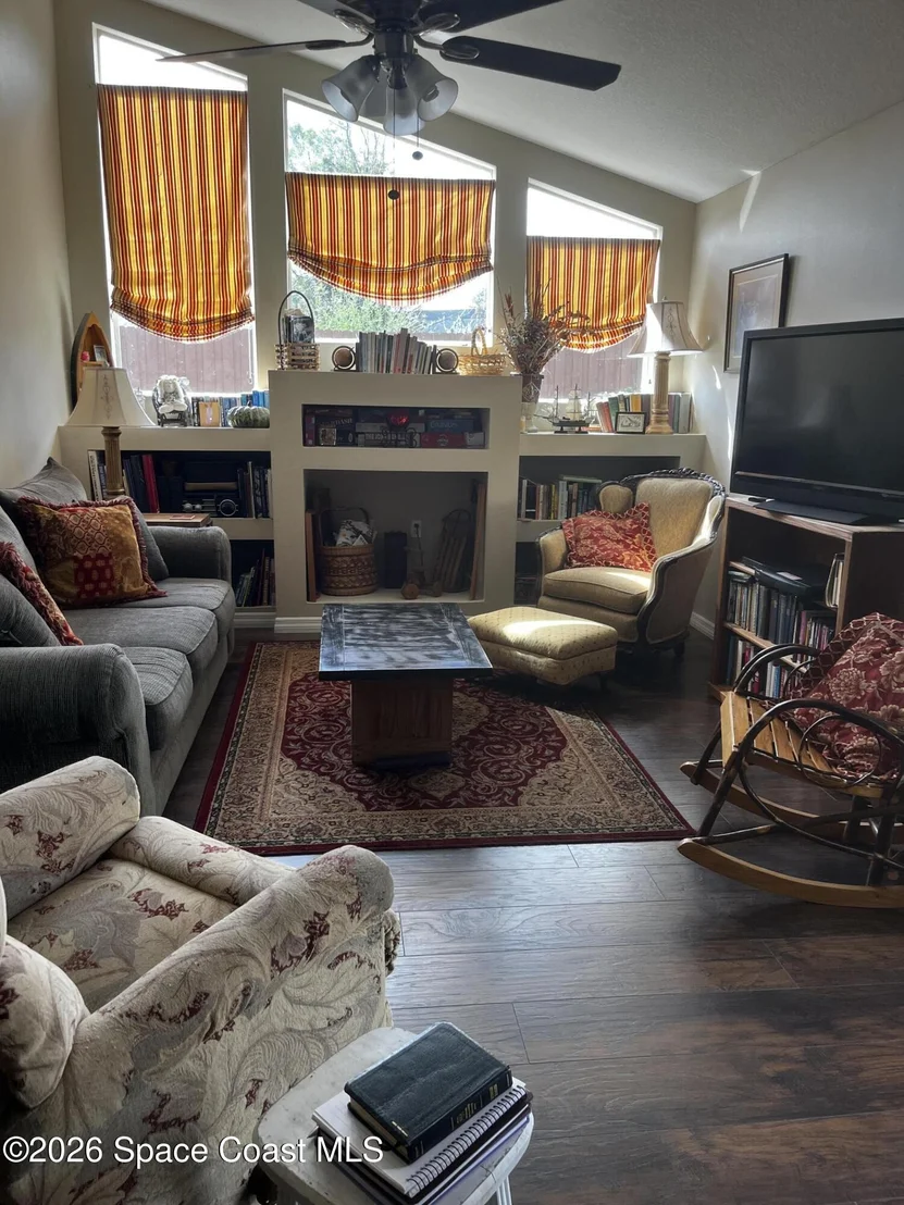Photo of 1219 Walnut Grove Way