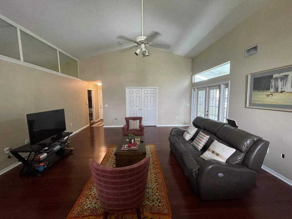 Photo of 1260 Meadowbrook Road NE
