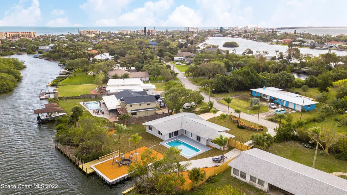 Photo of 77 W Bay Drive
