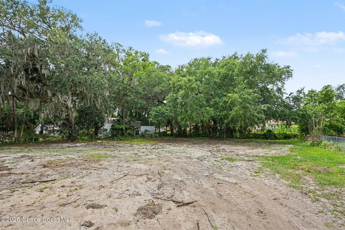 Photo of 2678 Pine Avenue