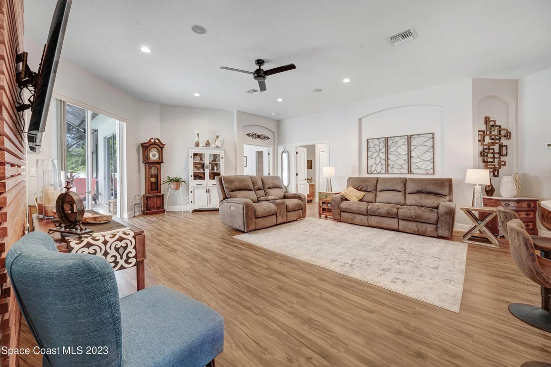 Photo of 242 Pebble Hill Way