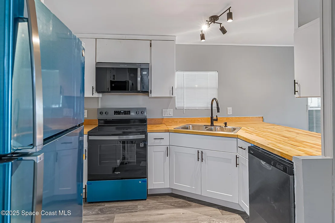 Photo of 555 Marlin Circle