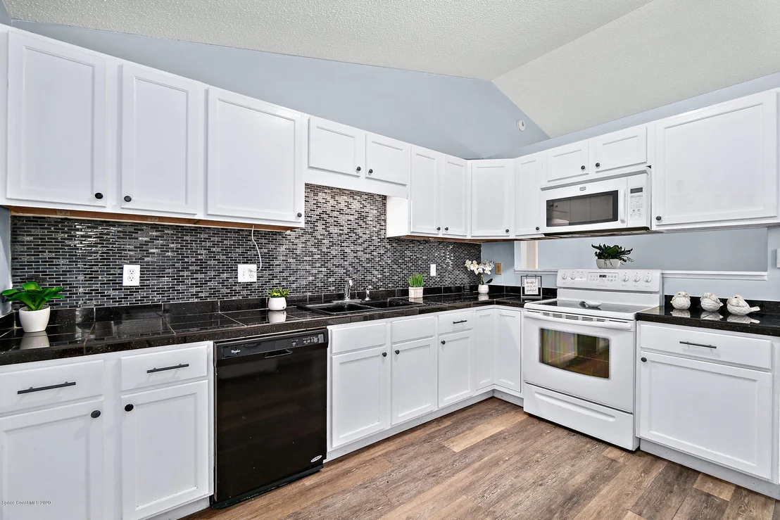 Photo of 6437 Fairchild Avenue
