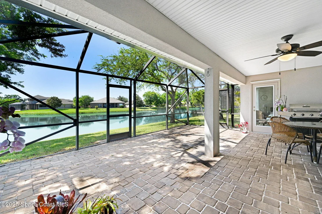 Photo of 2074 Botanica Circle