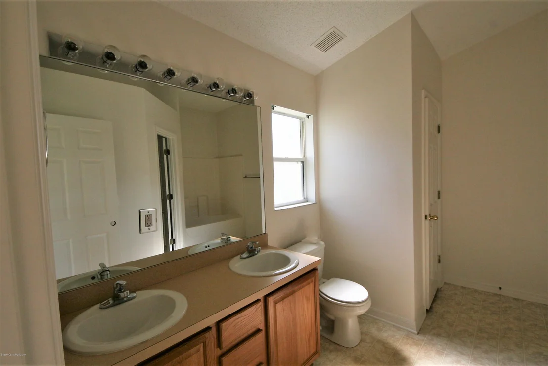 Photo of 1433 Hemingway Boulevard