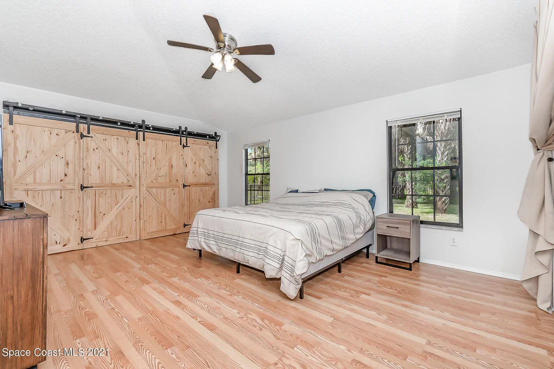 Photo of 1199 Meadowbrook Road NE