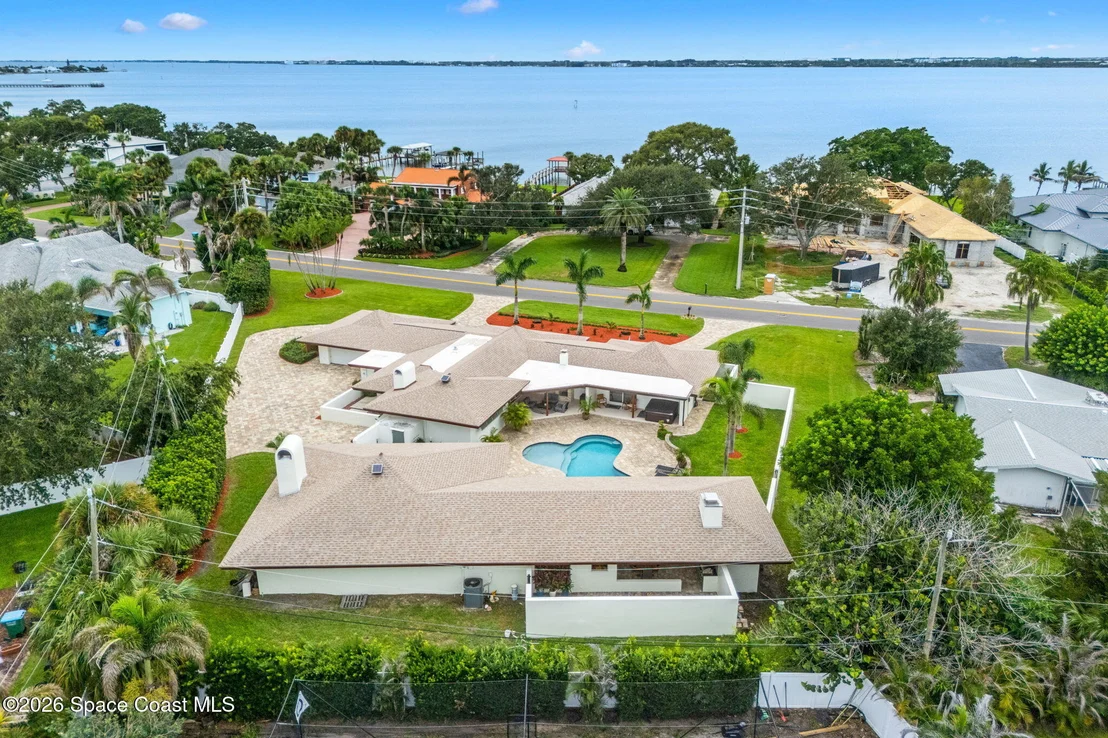 Photo of 207 Riverside Drive
