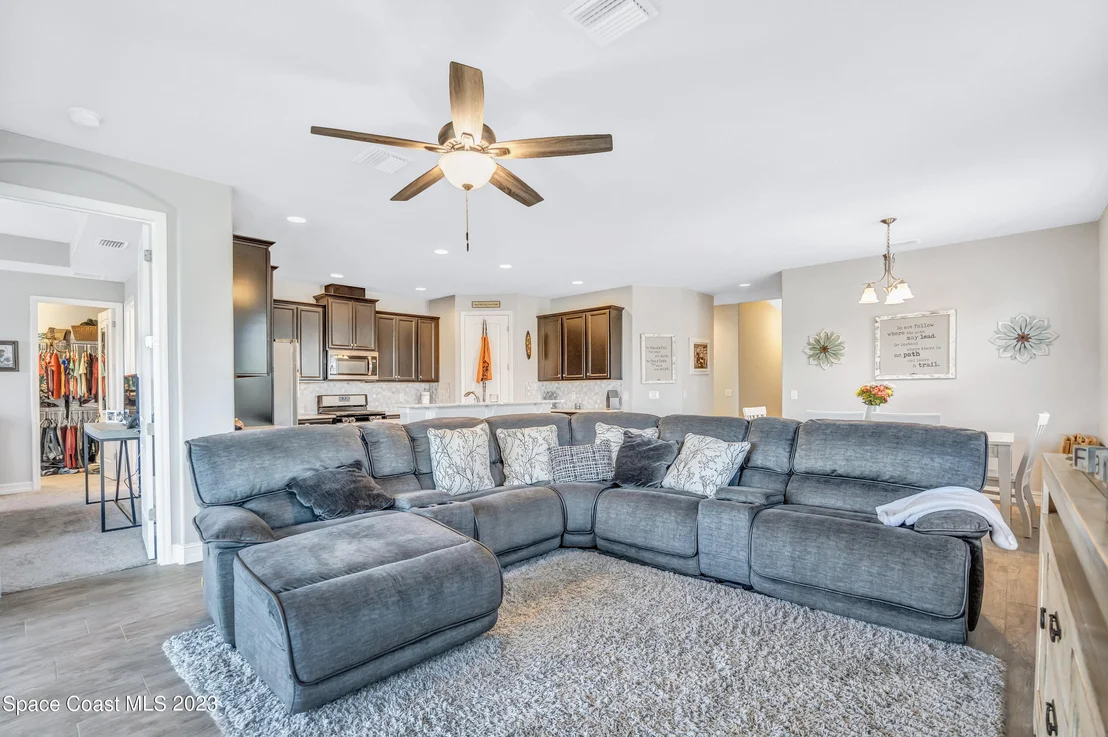 Photo of 7338 Bluemink Lane