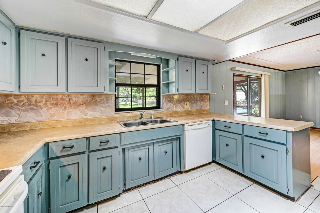 Photo of 6050 Mangrove Street