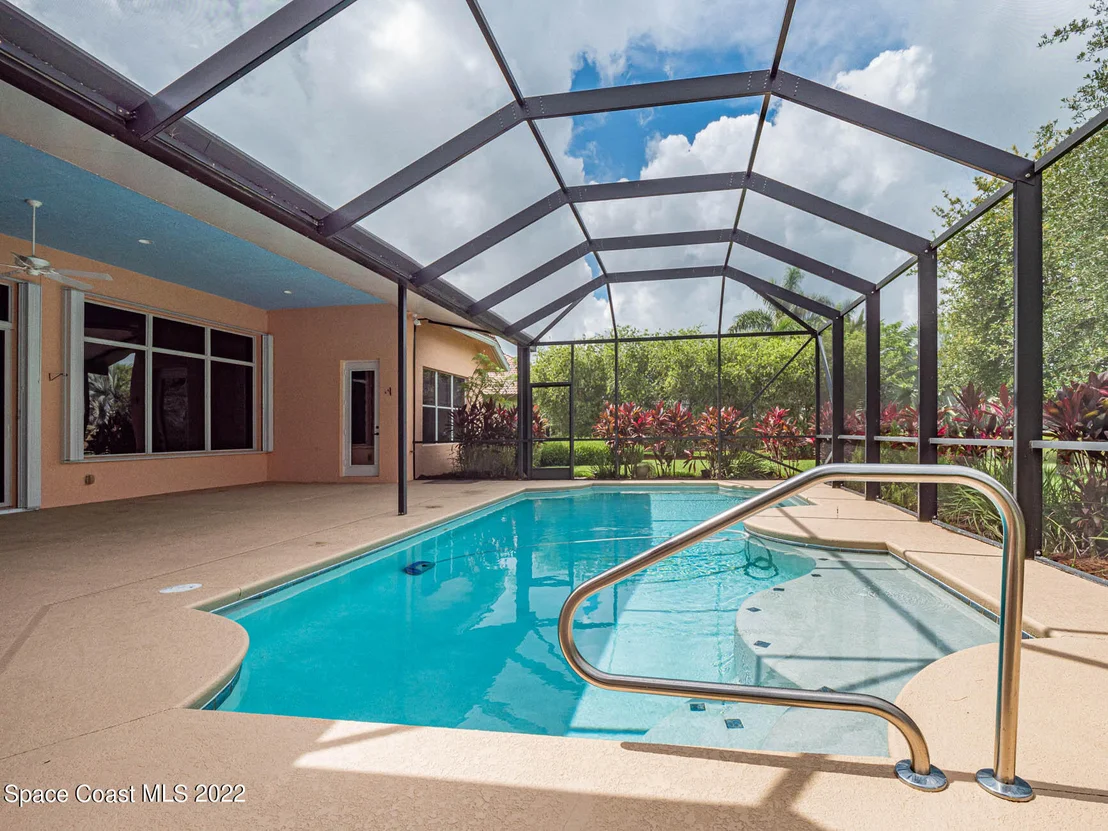 Photo of 585 Caroline Drive