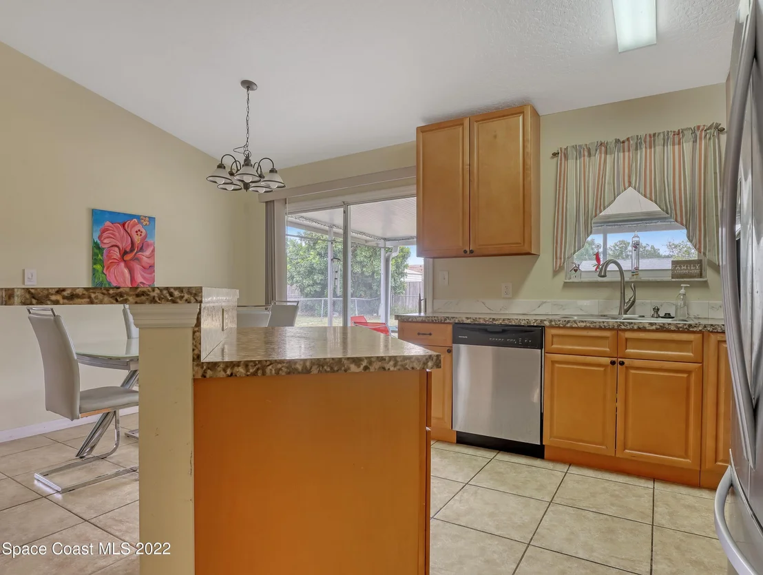 Photo of 761 Azure Avenue NE