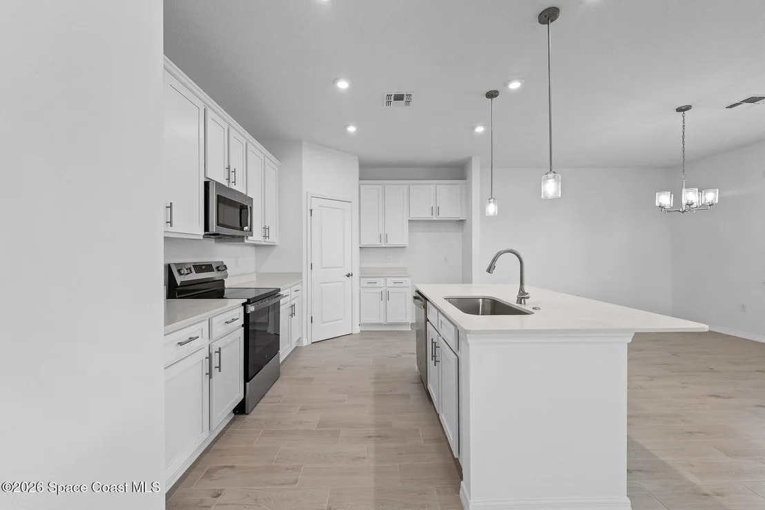 Photo of 926 Castleford Avenue NE