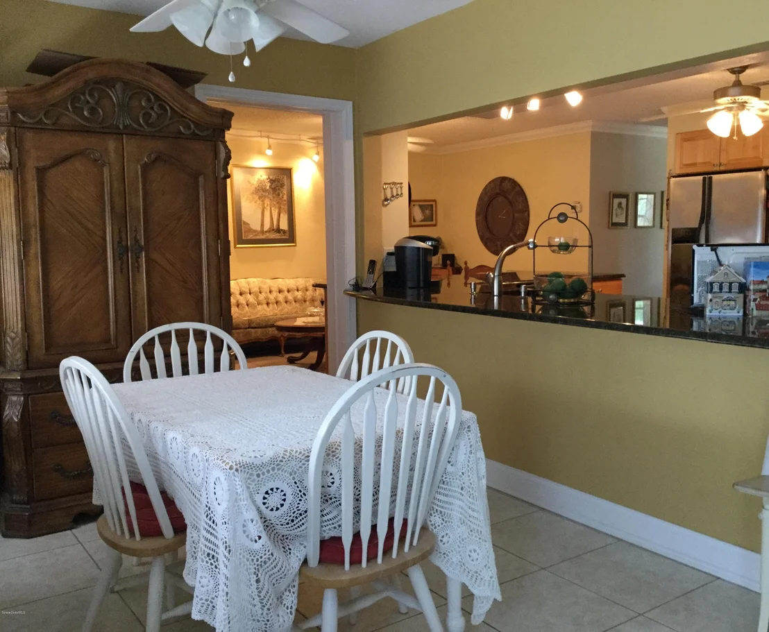 Photo of 610 N Robert Way