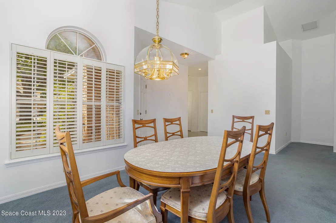 Photo of 484 Arrowmount Place
