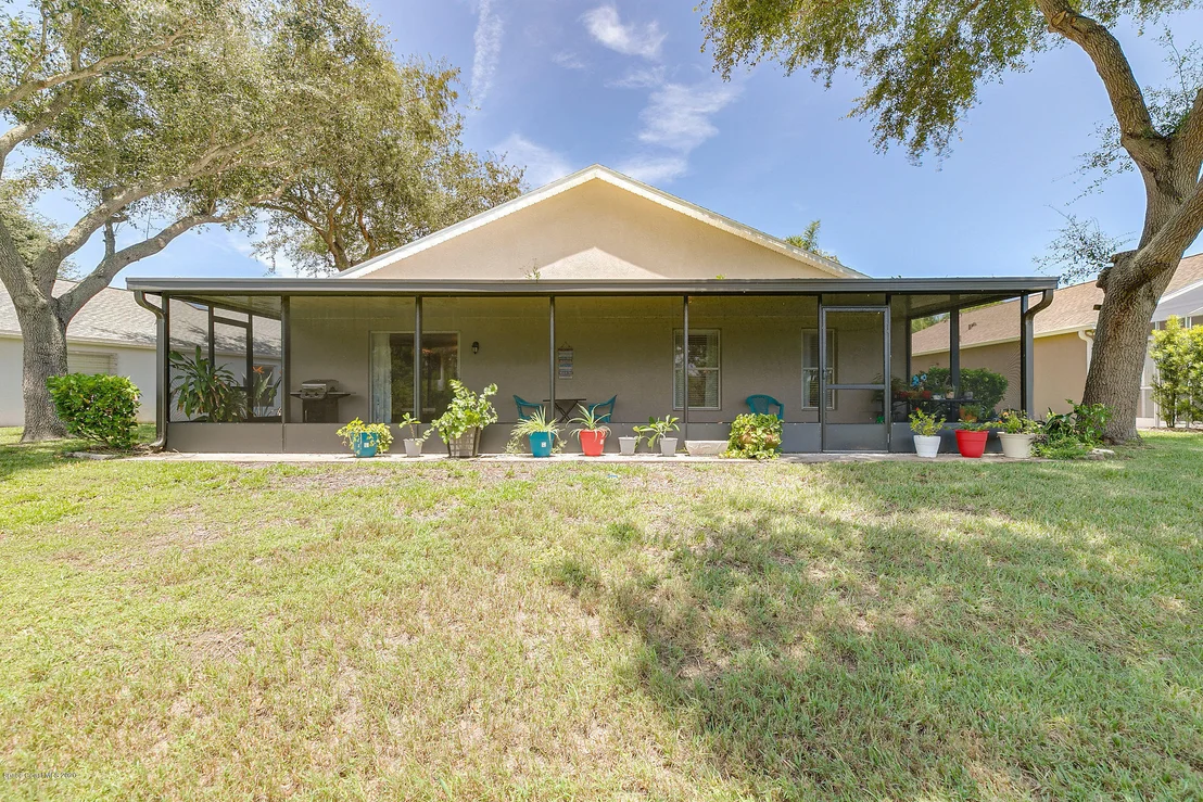 Photo of 877 Villa Drive