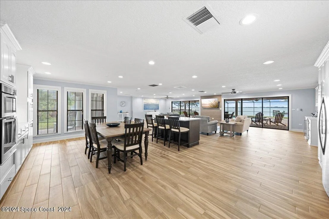 Photo of 206 Riverside Drive