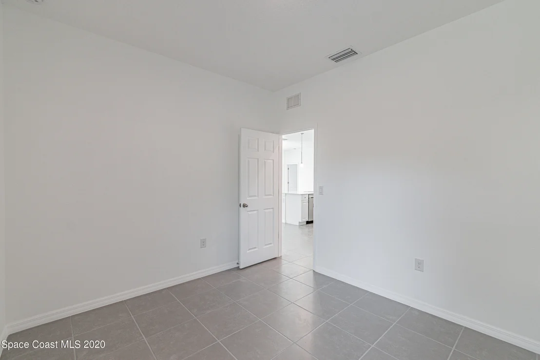 Photo of 850 Lyons Cir Circle NW